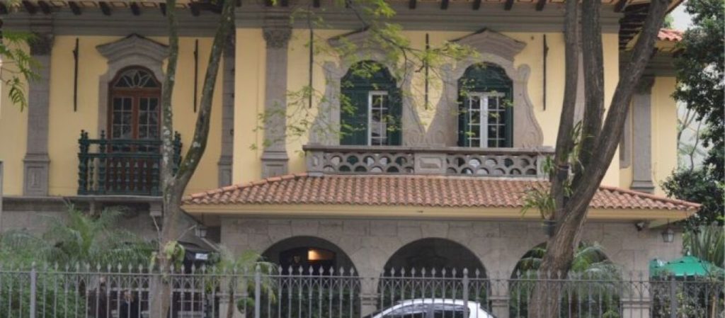 Coroa de Flores Funeral Home