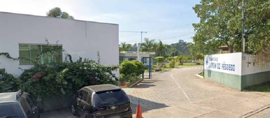 Coroa-de-Flores-Cemitério-Jardim-do-Pêssego