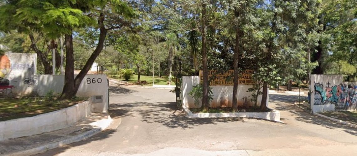 Coroa-de-Flores-Cemitério-de-Perus